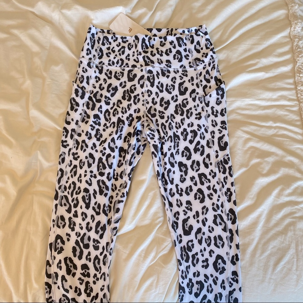 NWT Fabletics “Oasis” High-Waisted Legging - Snow Leopard, Tall